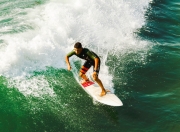 九游娱乐-赛道上的午夜诗人，赖斯在F1街道赛之夜的末节接管