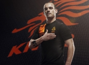 九游娱乐官方网站-当维苏威火山遇见北极光，戈麦斯在那不勒斯与芬兰的错位时空中统治全场