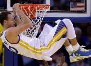 九游VIP-库里存在感拉满，勇士硬仗取胜马刺，诠释何为关键先生