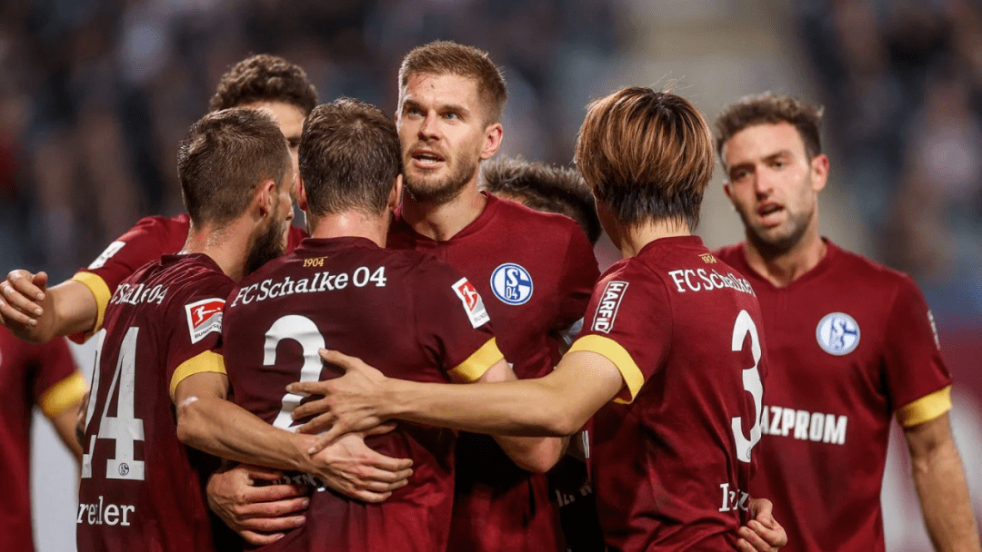 沙尔克队整顿后再战，力争逆转劣势