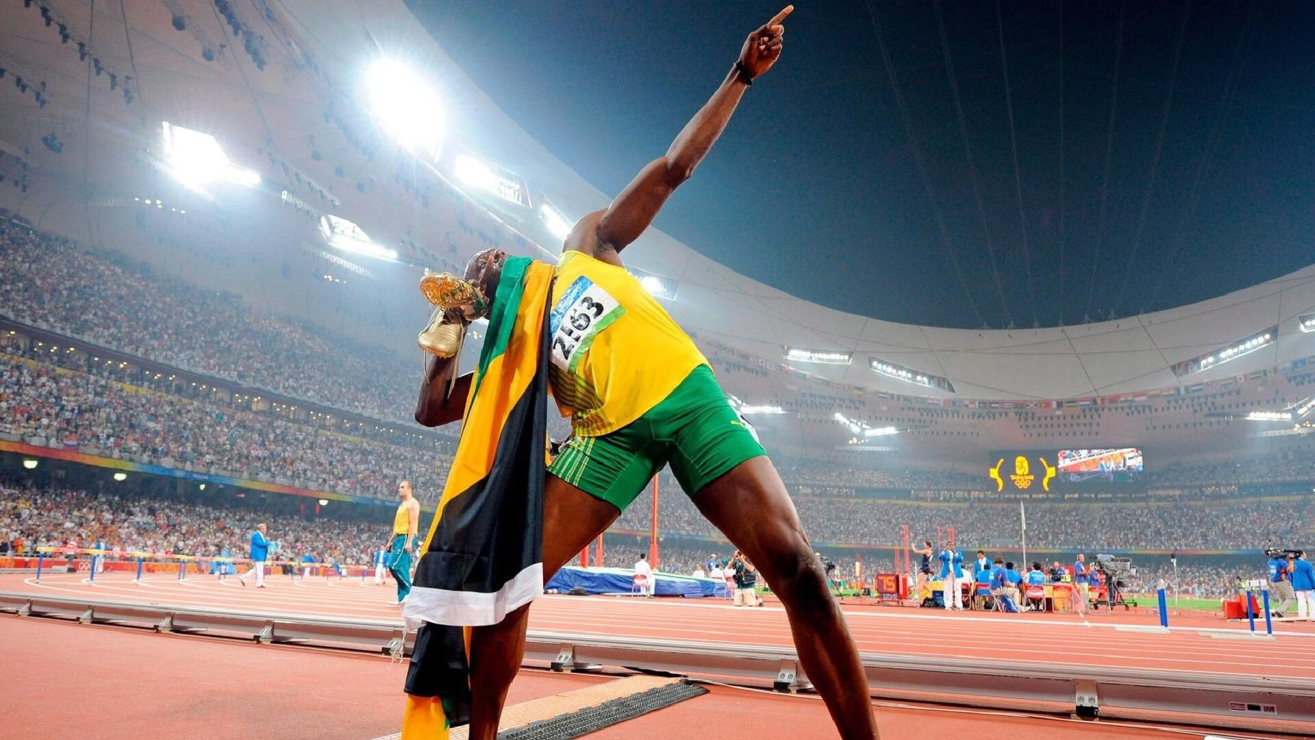 西甲国家德比之夜，米切尔关键回合不手软，一剑封喉定乾坤