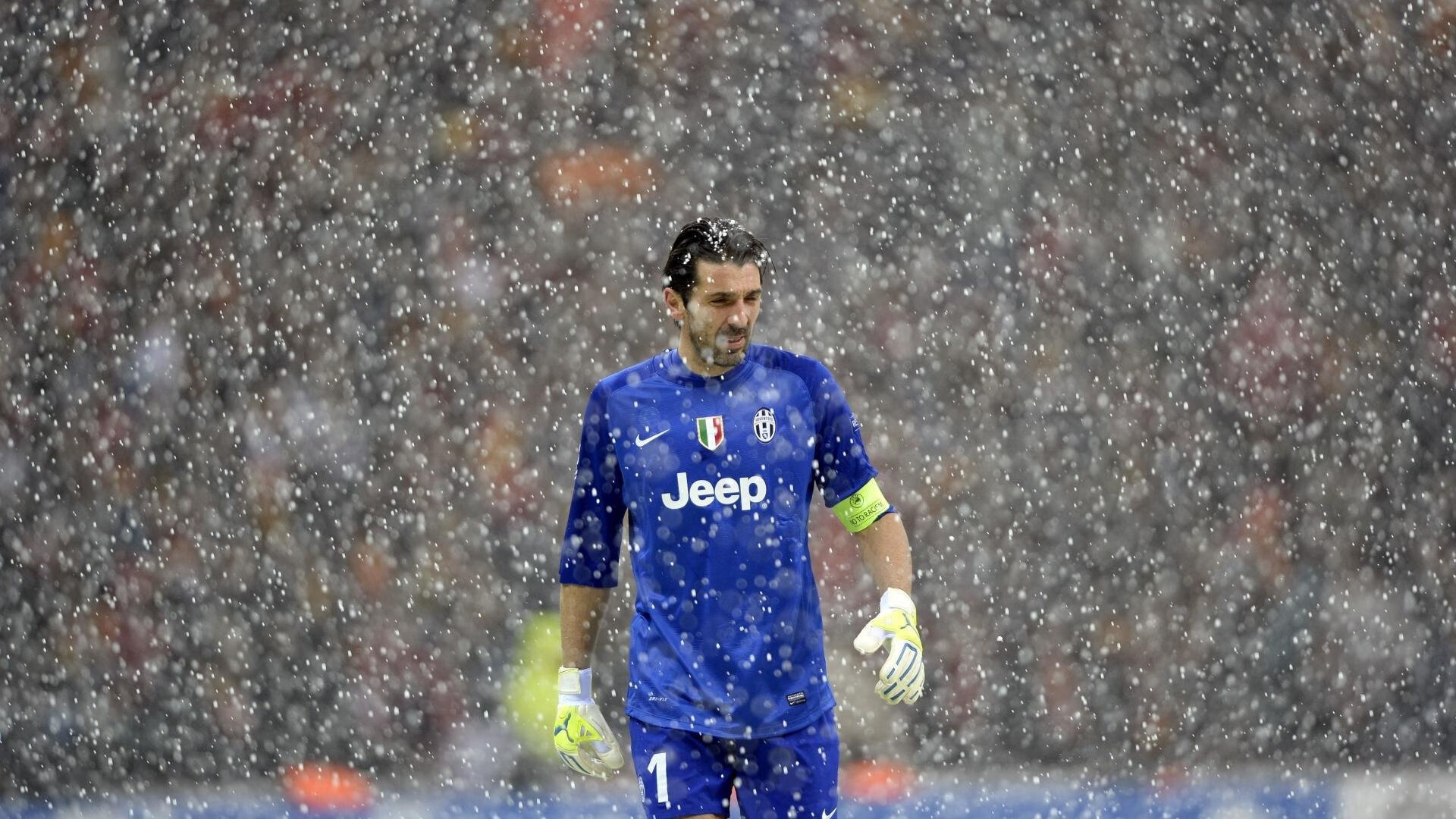 当北欧神话遇上格子军团,C罗用实力证明,伟大无需依赖舞台